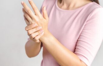 “Dhimbje e ngurtësi te duart”, shenja të fshehta të artritit reumatoid