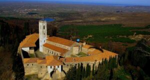 Të pathënat e Ardenicës/ Historia e priftit shkodran që e shpëtoi manastirin nga shkatërrimi (Video)