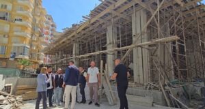 Konfiskohet pallati në ndërtim në Vlorë, Rama: Këtë fat do të kenë të gjitha objektet me shkelje të lejes së ndërtimit