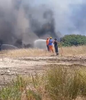 Zjarri në Drenovë! Përkeqësohet situata, flakët shumë pranë puseve të naftës