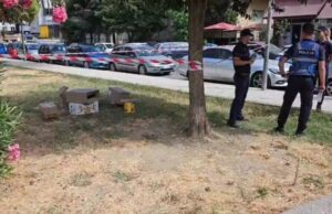 Loja e dominos për pak sa nuk kthehet në tragjedi, të moshuarit përplasen me thika, njëri dërgohet në spital