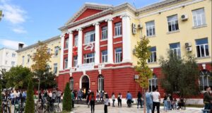 Nis aplikimi për në universitet, maturantët me mundësi regjistrimi në 3 raunde
