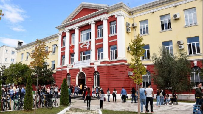 Nis aplikimi për në universitet, maturantët me mundësi regjistrimi në 3 raunde