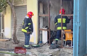 Shpërthen bombola e gazit në një banesë në Fier, banorët dhe zjarrfikësja neutralizojnë flakët