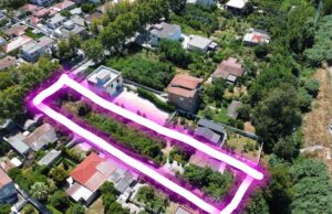 Super Okazion! Shitet shtëpi plus tokë buzë rrugës kryesore në lagjjen “Sheq i Madh” (Foto)