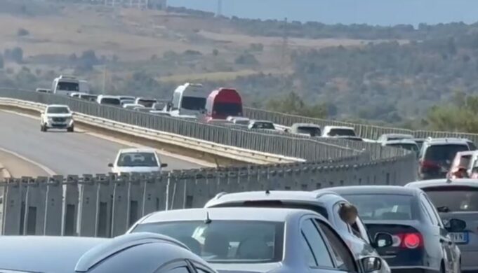 Aksident në autostradën Levan–Vlorë, përfshihen disa automjete