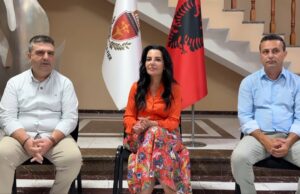 Prezantohen në Fier administratorët e rinj të njësive administrative