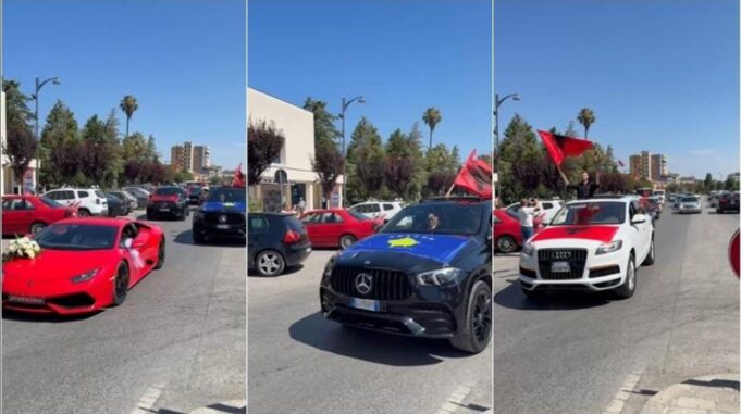 Fier/ Dashuria që bashkon trojet shqiptare: Çifti nga Kosova dhe Shqipëria martohen mes simboleve kombëtare (Video)