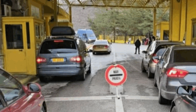 Emigrantët sjellin fluks të lartë në Kapshticë dhe Qafë-Thanë, mbi 21 mijë hyrje-dalje vetëm dje