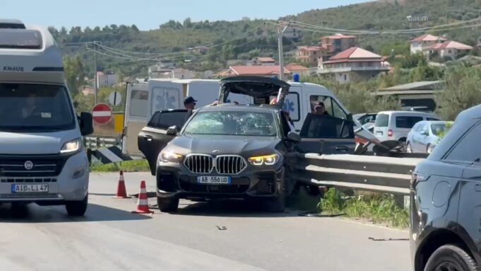 Fier/ Shkaktuan aksidentin me 1 viktimë, arrestohen dy shoferët! 30-vjeçarja ndodhet në spital
