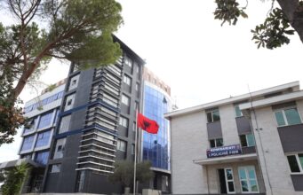 Fier/ Po drejtonte biçikletën dhe bie në kanal, ndërron jetë 81-vjeçari