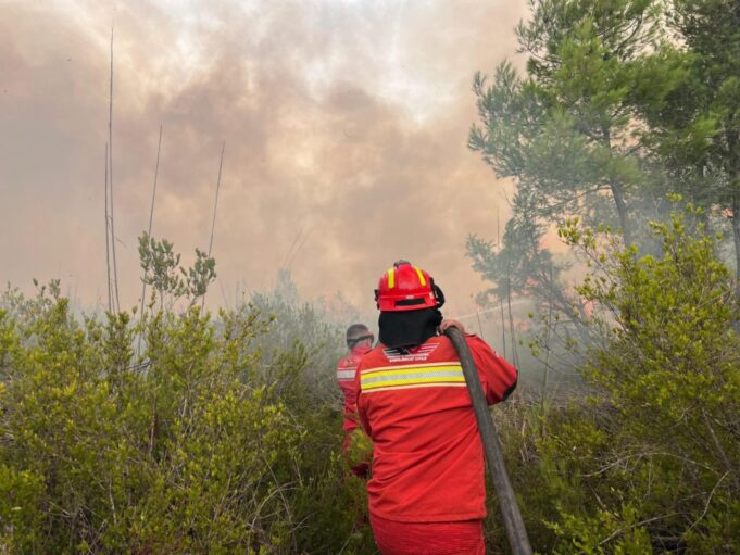 Një deri në tre paga shpërblim për punonjësit e angazhuar në shuarjen e zjarreve