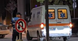 Fier/ Aksident në vijat e bardha, plagosen dy të moshuar