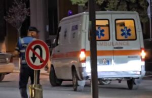 Fier/ Aksident në vijat e bardha, plagosen dy të moshuar