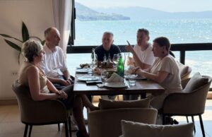 Takimi në Vlorë mes Ardita Sinanit, Majlinda Bufit dhe Sokol Gugës në ditën e shenjtërimit të Nënë Terezës