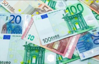 Këmbimi valutor 13 tetor/ Me sa blihen e shiten dollari dhe euro, çfarë ndodh me monedhat e tjera