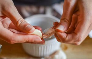 Çfarë Ndodh në Organizëm Nëse Hani një Thelpi Hudhër në Darkë