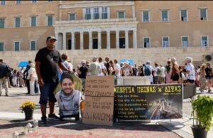 “Trupi i djalit tim nuk është në varr”/ 22-vjeçari u vra në tragjedinë hekurudhore, babai i shqiptarit vazhdon grevën