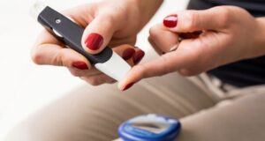Lidhja midis dhimbjes së kokës dhe sëmundjes së diabetit – Si t’i parandaloni?