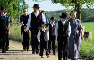 Kush janë ‘Amishët’ që Trump i cilësoi të ‘paprekshëm’ nga autizmi: Historia e popullit më të pazakontë në SHBA