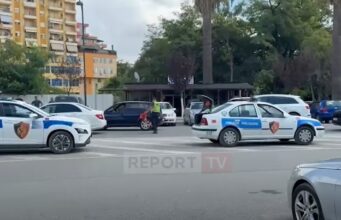 Fier/ Ishte duke kaluar te vizat e bardha, makina përplas këmbësorin