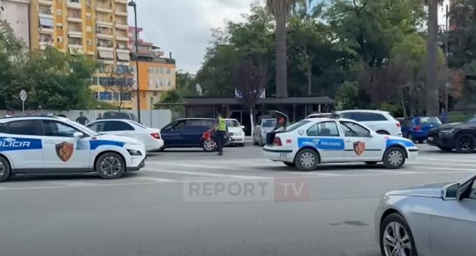 Fier/ Ishte duke kaluar te vizat e bardha, makina përplas këmbësorin