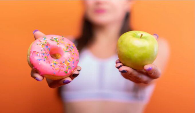Po sikur të ha vetëm fruta për të rënë në peshë? Zgjedhje e mirë apo rrezik!