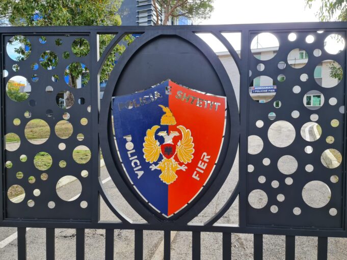 Fier, konflikt për motive të dobëta, një i plagosur me mjet prerës