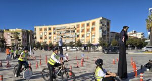 “Festivali i Sigurisë Rrugore” ndalet në Fier: Argëtim dhe edukim për fëmijët