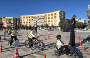 “Festivali i Sigurisë Rrugore” ndalet në Fier: Argëtim dhe edukim për fëmijët