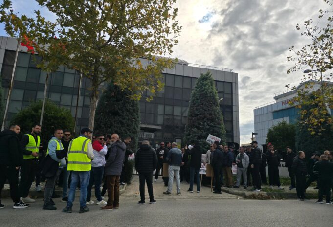 Naftëtarët e Marinzës ndërpresin grevën e urisë: Do vijojmë me protesta
