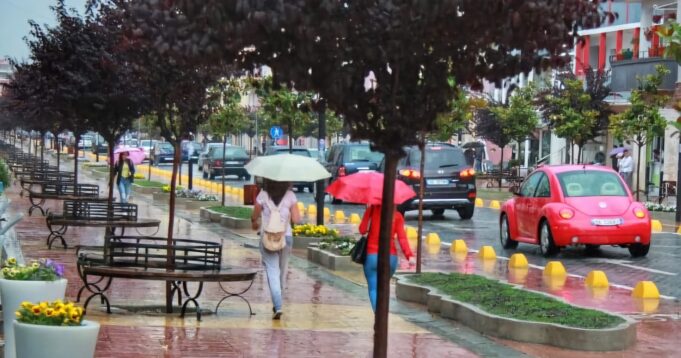 Java nis me reshje shiu dhe dëborë, parashikimi i motit për ditën e hënë