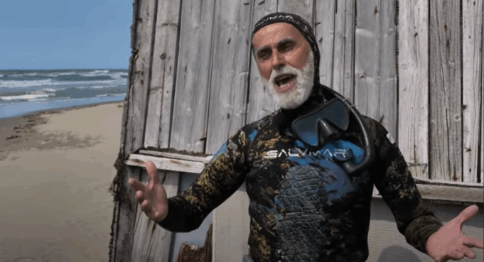 Nga skena në det, Llazar Pove tregon ditën plot aventura: Përveç publikut, kam peshqit spektatorë në Seman (Video)