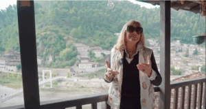 “Je e çmendur, si mund të shkosh atje” – Gruaja që braktisi Gjermaninë për Shqipërinë! (Video)