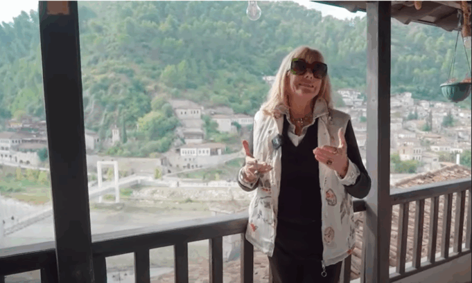 “Je e çmendur, si mund të shkosh atje” – Gruaja që braktisi Gjermaninë për Shqipërinë! (Video)