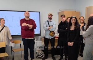 Fier/ Shkolla “Petro Sota” shkëmbim përvojash me Suedinë, mbi demokracinë dhe arsimin profesional (Video)