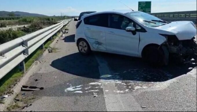 Aksdent i dyfishtë në bypass-in e Fierit, plagoset pasagjerja