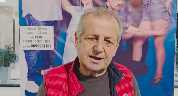 Kiço Londo: “Fieri, një dashuri pafund” – Rikthim emocionues në teatrin “Bylis” me “Gruaja e burrit tim” (Video)