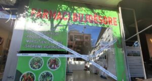 AKU kontrollon subjektet në Fier dhe Lezhë: gjoba dhe paralajmërime për shkelje ligjore