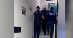 Kapen tre persona që tentuan të kalonin fshehur në kamion drejt Italisë, dy prej tyre në kërkim ndërkombëtar
