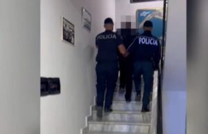 Kapen tre persona që tentuan të kalonin fshehur në kamion drejt Italisë, dy prej tyre në kërkim ndërkombëtar