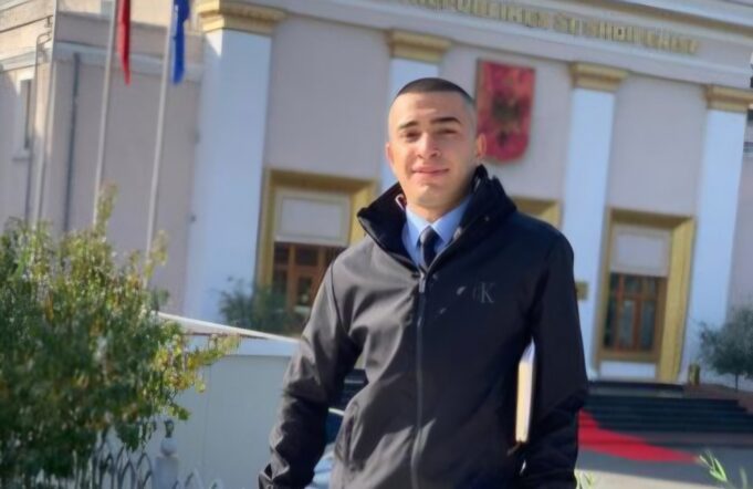 Hiqej si drejtori policie, detaje si u zbulua 20-vjeçari që u jepte urdhra edhe policëve