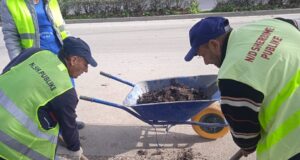 Bashkia Fier vijon punën për pastrimin e kanaleve kulluese dhe grumbulluesve të ujërave