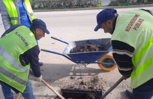 Bashkia Fier vijon punën për pastrimin e kanaleve kulluese dhe grumbulluesve të ujërave
