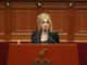 “Do të presim kokat e fëmijëve”. Kërcënohet rëndë deputetja e Parlamentit shqiptar