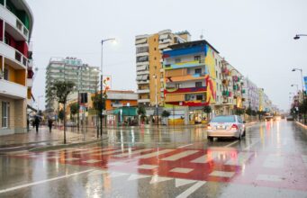 Fier, parashikimi i motit për sot: Reshje të dendura gjatë gjithë ditës