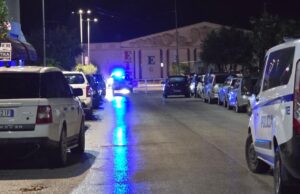 Të shtënat me armë zjarri brenda lokalit në Fier, reagon Policia