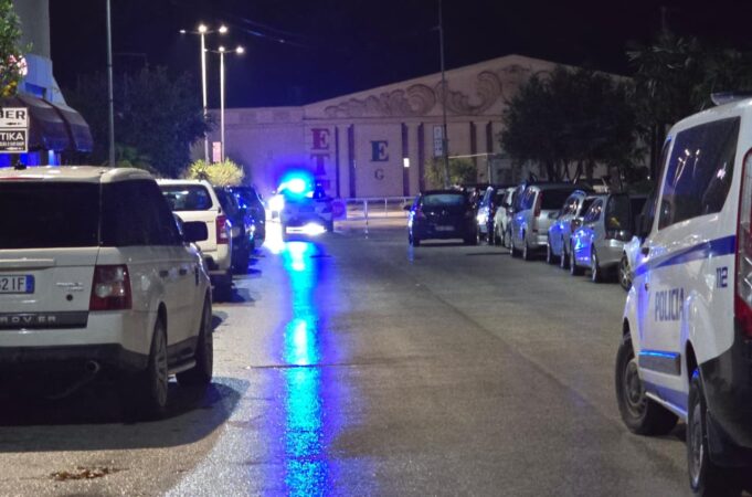 Të shtënat me armë zjarri brenda lokalit në Fier, reagon Policia