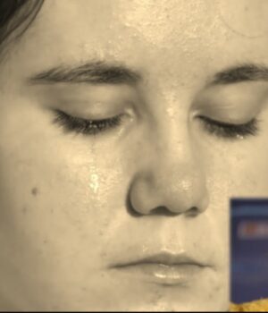 “Kam menduar më mirë të mos jem”, rasti tronditës i Danielës, 16 vjeçe me skoliozë, e bullizuar në shkollë