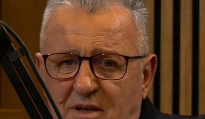 “Doja të vdisja, më mbajtën fëmijët” – Rrëfimi Agron Llakajt për humbjen e gruas: E përcollëm si nuse të bukur